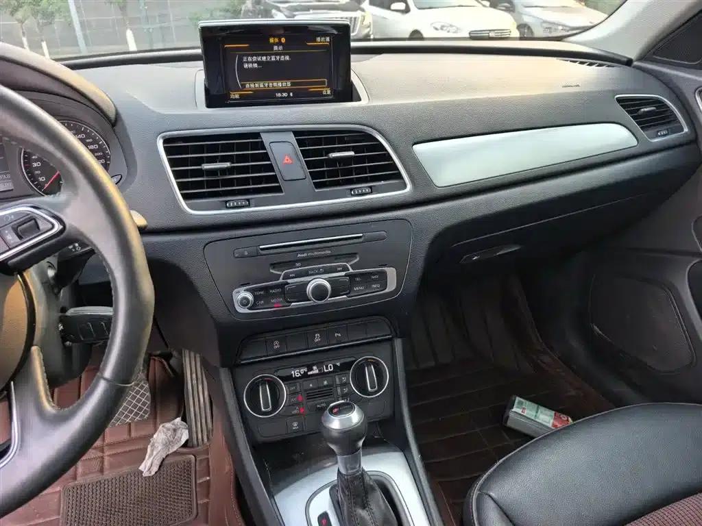 Audi Q3 2018 30th Anniversary Edition 30 TFSI Fashion Model — миниатюра 12
