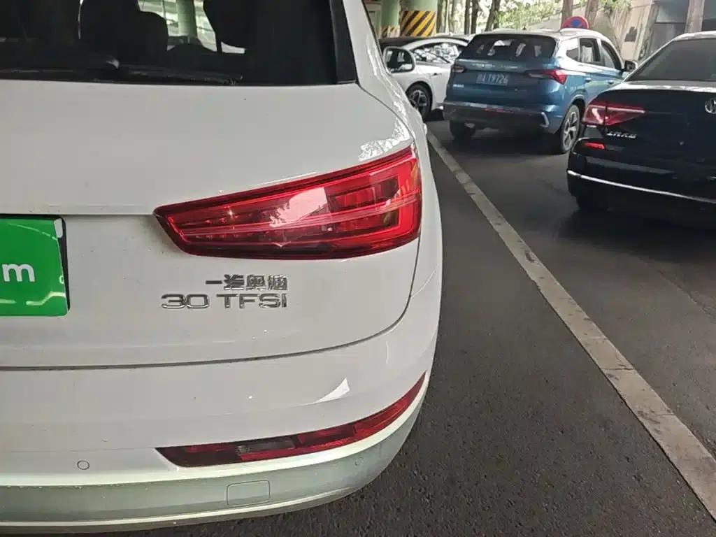 Audi Q3 2018 30th Anniversary Edition 30 TFSI Fashion Model — миниатюра 8