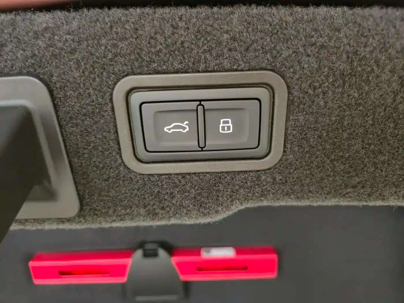 2024 Audi A8 A8L 50 TFSI quattro Premium Edition — миниатюра 23