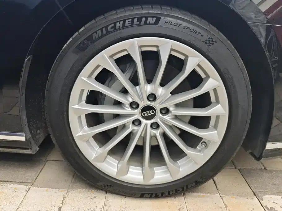 2023 Audi A8 A8L 45 TFSI quattro Luxury — миниатюра 6