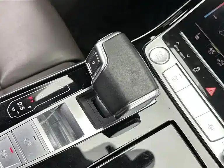 2019 Audi A8 A8L 50 TFSI quattro Comfort — миниатюра 10