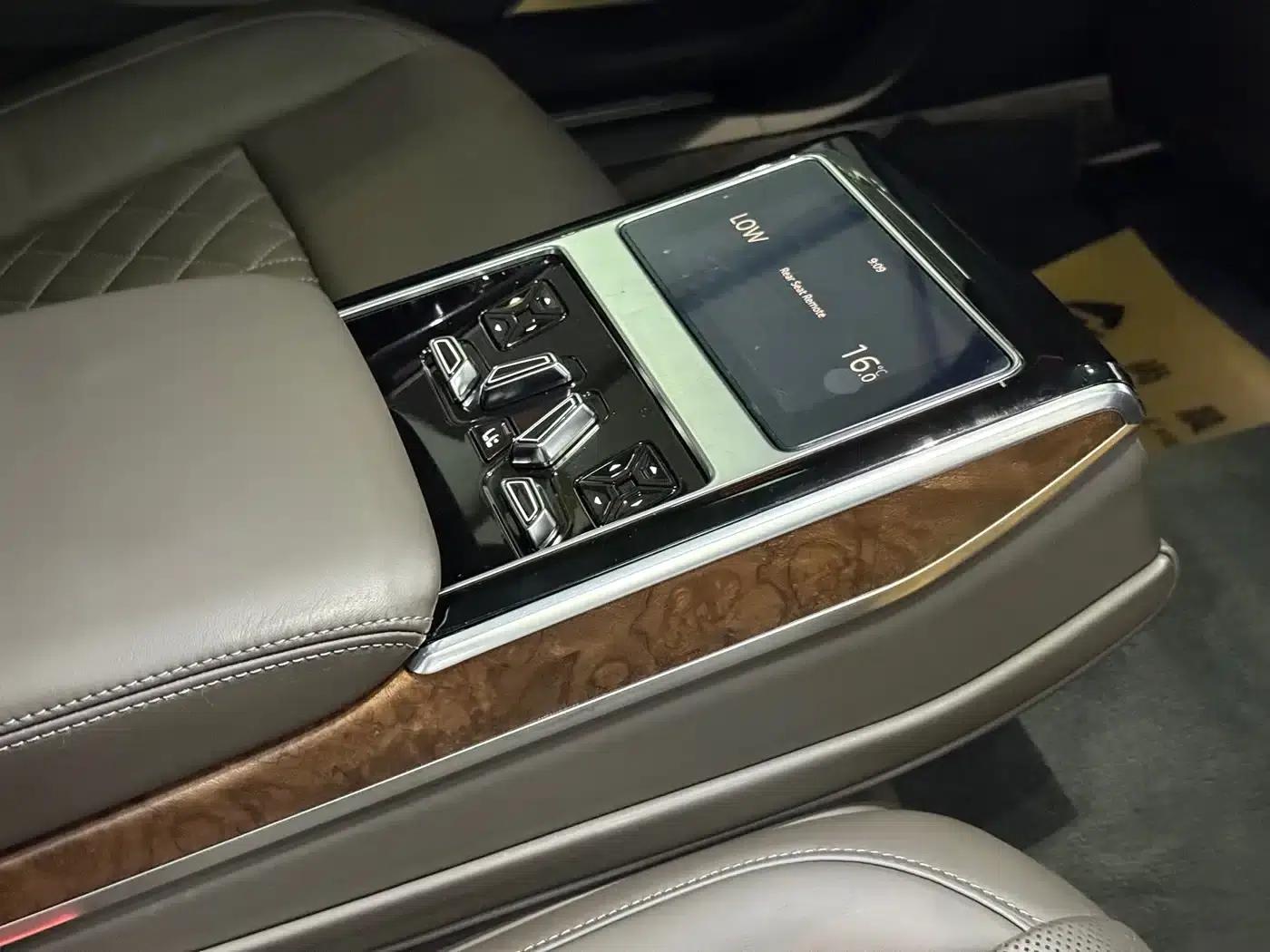 2023 Audi A8 A8L 50 TFSI quattro Premium — миниатюра 11