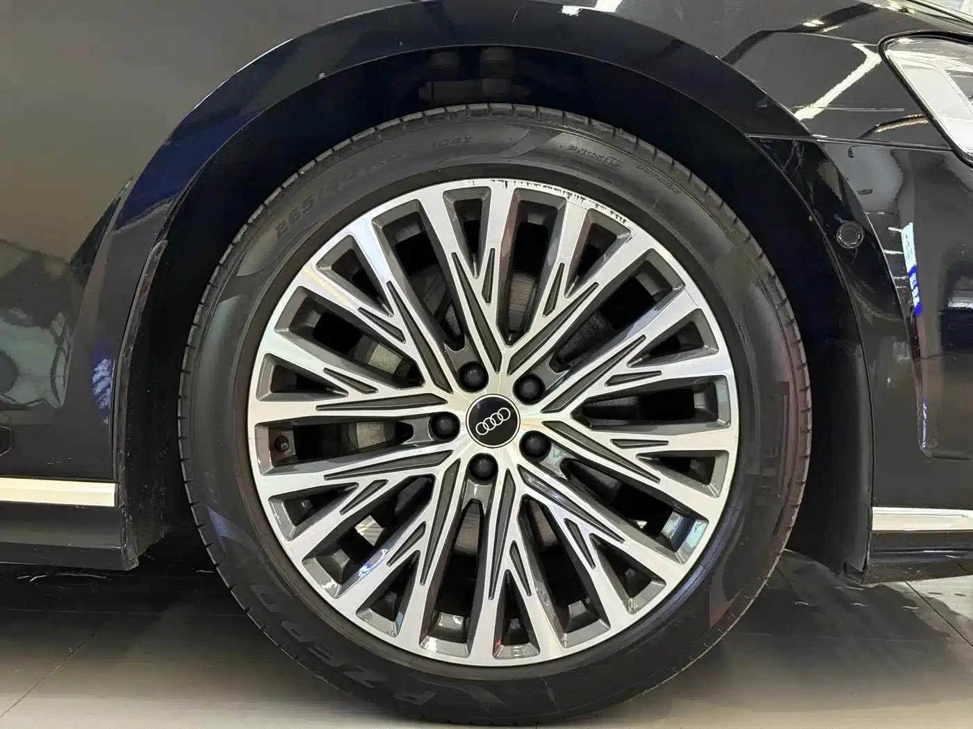 2023 Audi A8 A8L 50 TFSI quattro Premium — миниатюра 18
