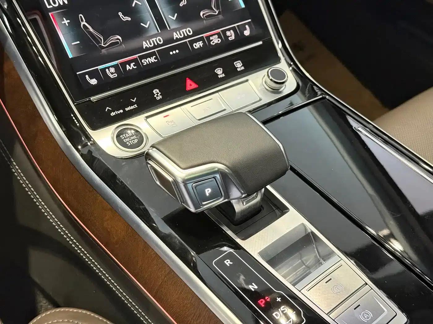 2023 Audi A8 A8L 50 TFSI quattro Premium — миниатюра 9