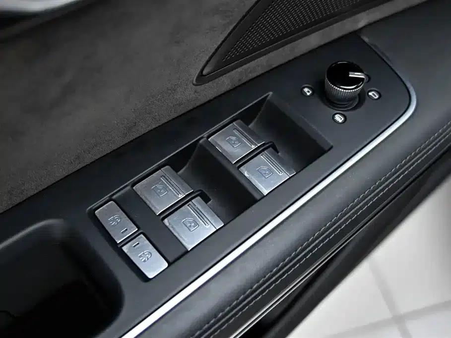 Audi A8 PHEV 2022 A8L 60 TFSIe quattro Collector's Edition — миниатюра 23