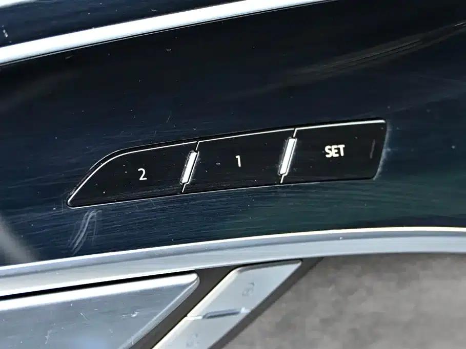 Audi A8 PHEV 2022 A8L 60 TFSIe quattro Collector's Edition — миниатюра 24