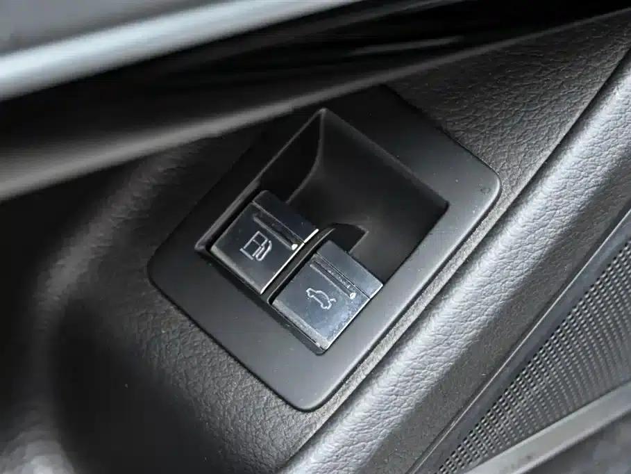 Audi A8 PHEV 2022 A8L 60 TFSIe quattro Collector's Edition — миниатюра 25