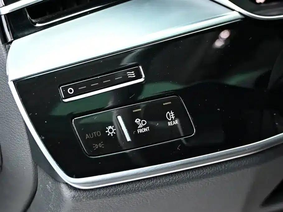 Audi A8 PHEV 2022 A8L 60 TFSIe quattro Collector's Edition — миниатюра 26
