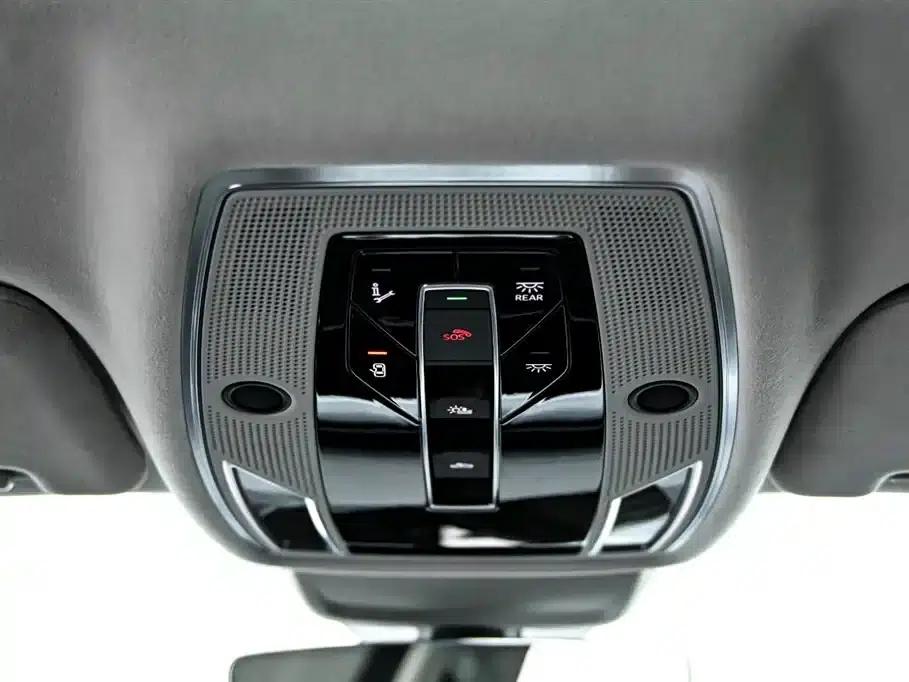 Audi A8 PHEV 2022 A8L 60 TFSIe quattro Collector's Edition — миниатюра 33