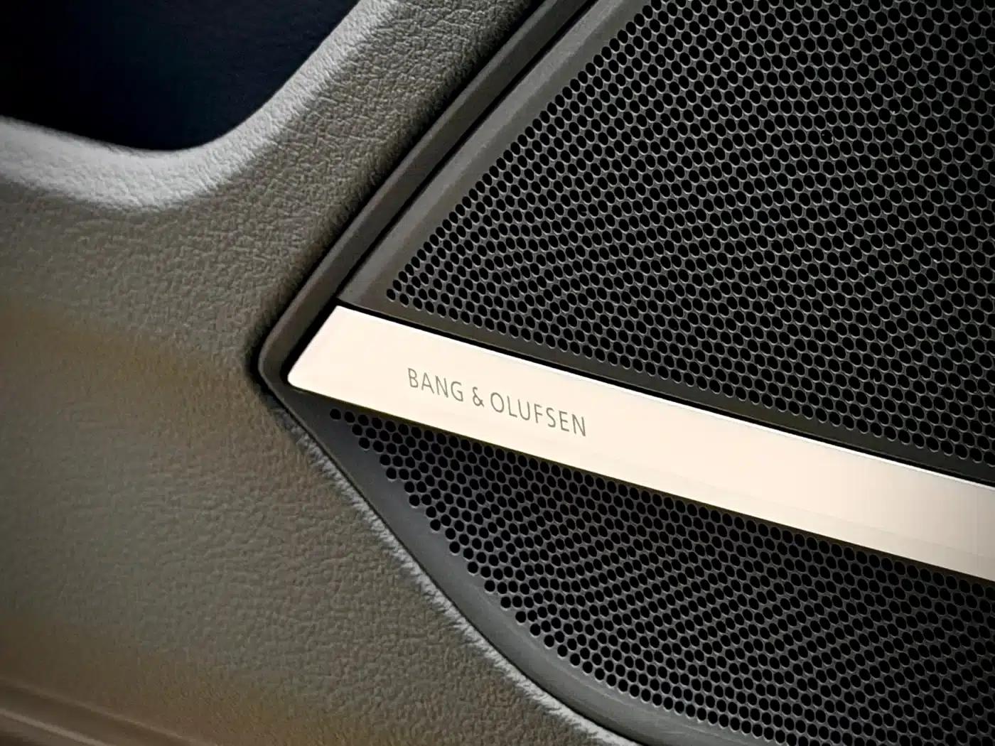 Audi A8 PHEV 2022 A8L 60 TFSIe quattro Collector's Edition — миниатюра 11