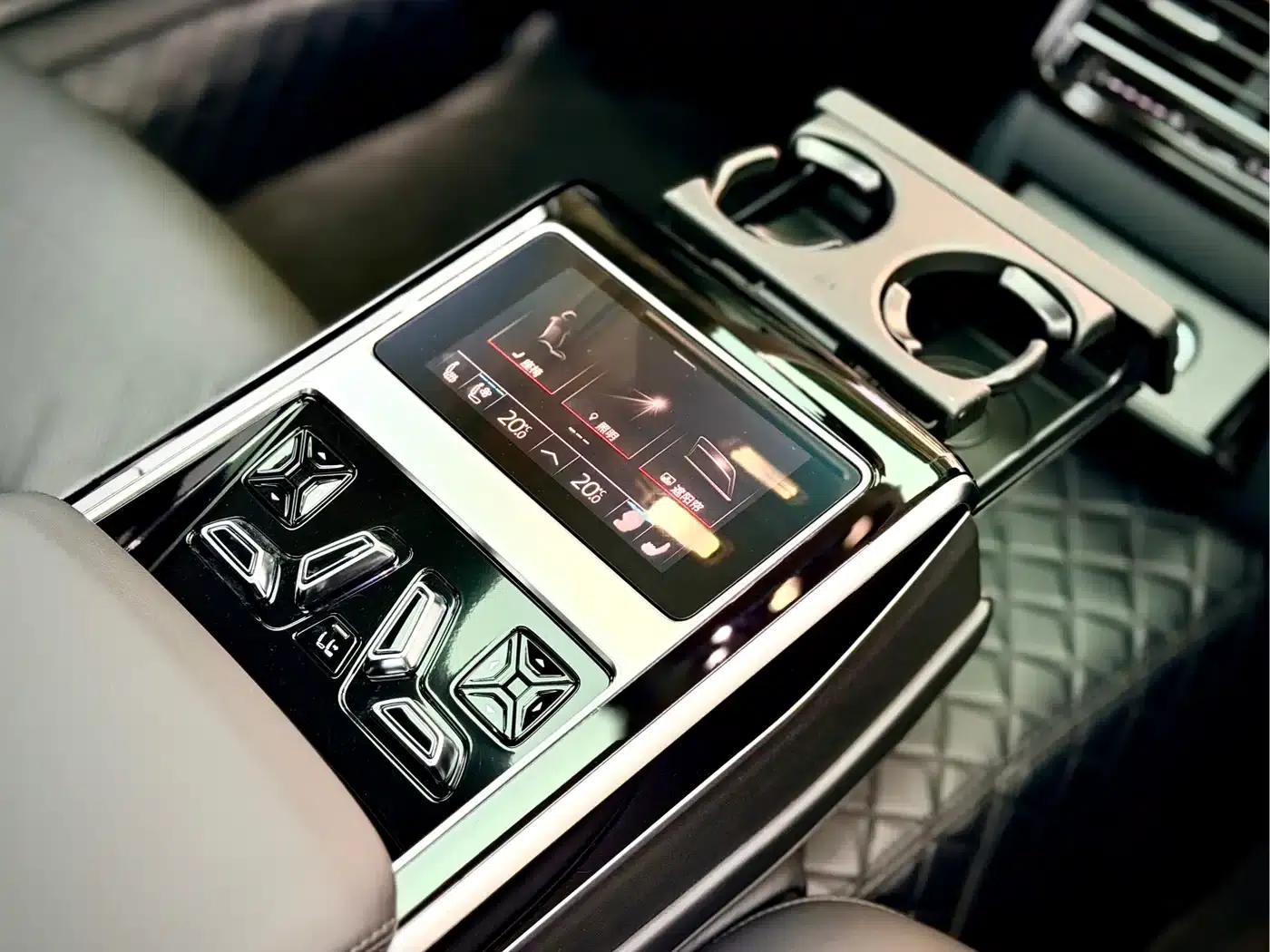 Audi A8 PHEV 2022 A8L 60 TFSIe quattro Collector's Edition — миниатюра 10