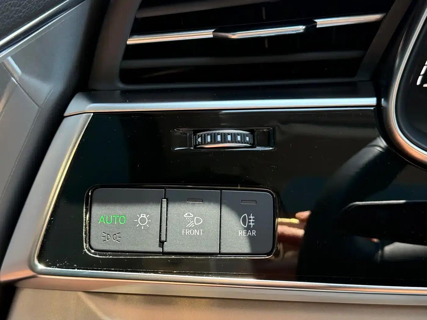 Audi Q7 2023 45 TFSI quattro S line Sport — миниатюра 13