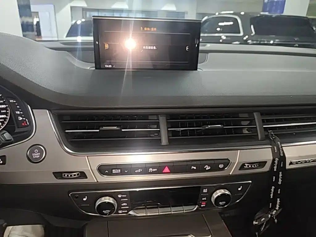 Audi Q7 PHEV 2019 55 e-tron — миниатюра 13