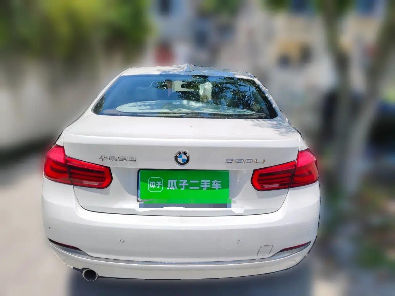BMW 3 Series 2018 318Li — миниатюра 5
