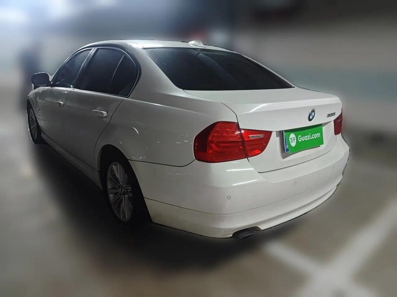BMW 3 Series 2011 320i Sport Edition — миниатюра 4