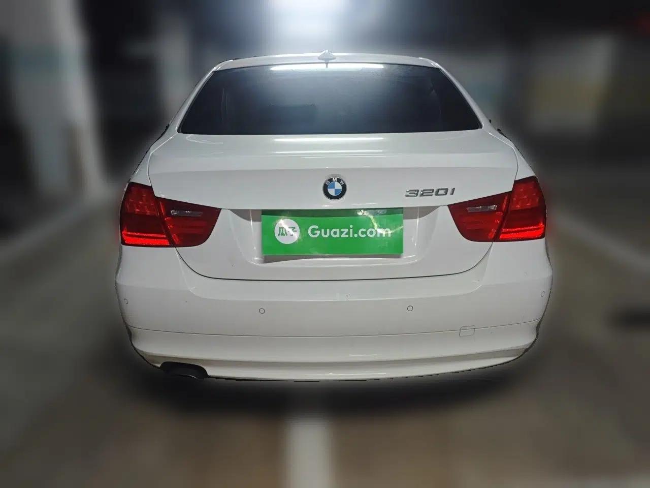 BMW 3 Series 2011 320i Sport Edition — миниатюра 5