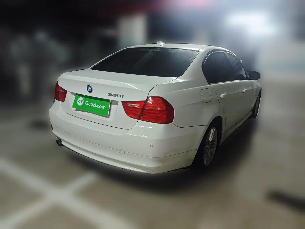 BMW 3 Series 2011 320i Sport Edition — миниатюра 6