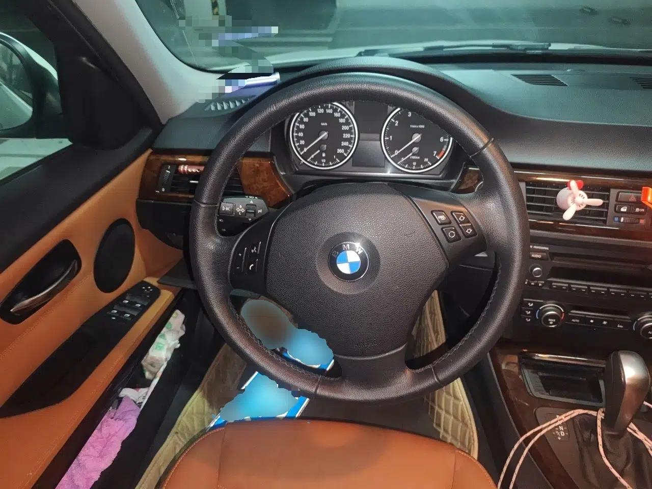 BMW 3 Series 2011 320i Sport Edition — миниатюра 10
