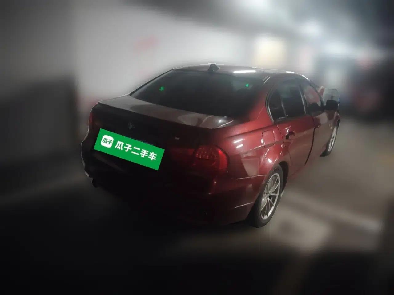BMW 3 Series 2011 318i Leading Model — миниатюра 6
