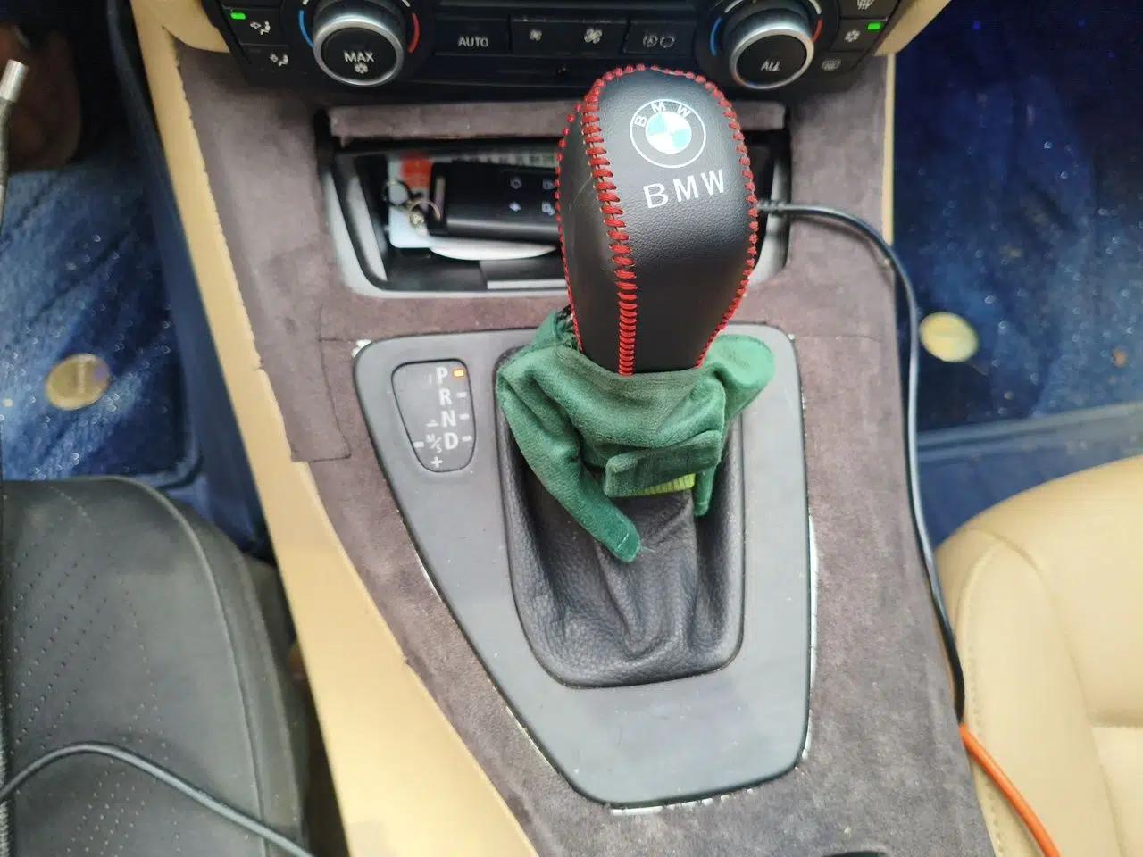 BMW 3 Series 2011 318i Leading Model — миниатюра 14