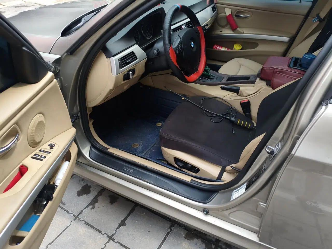 BMW 3 Series 2011 318i Leading Model — миниатюра 16