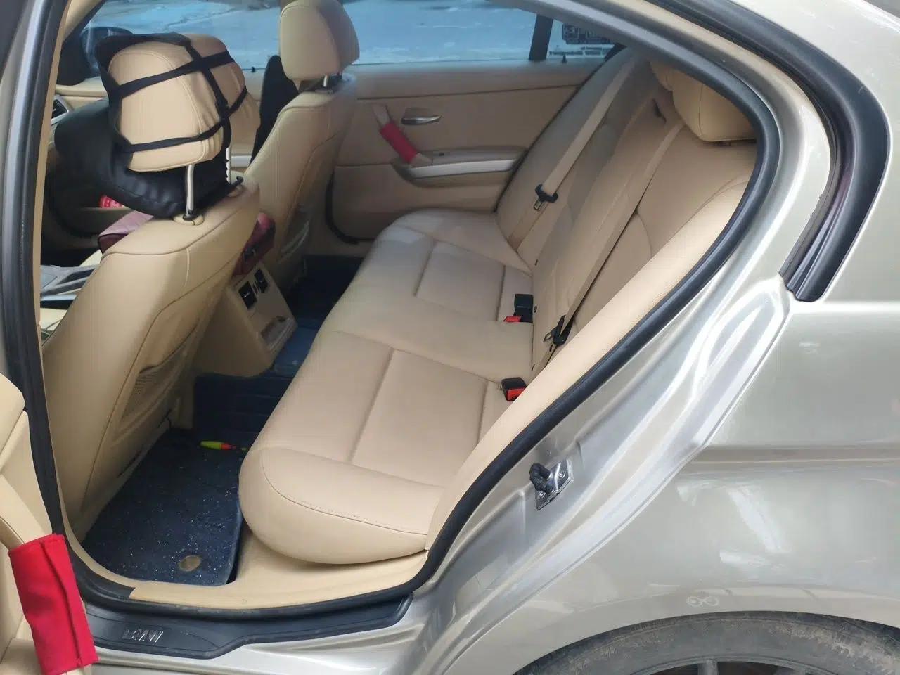 BMW 3 Series 2011 318i Leading Model — миниатюра 17
