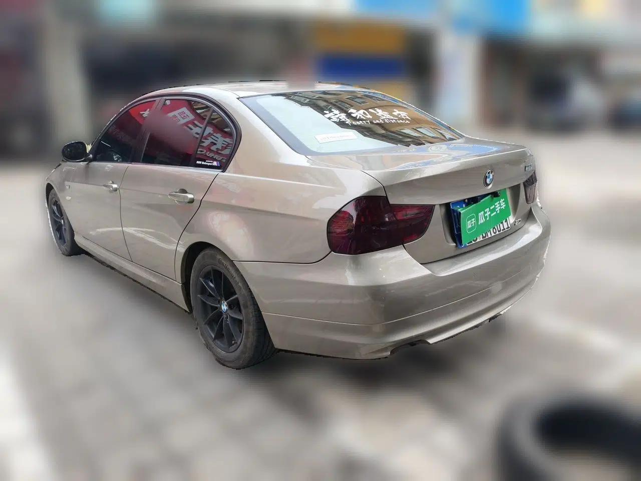 BMW 3 Series 2011 318i Leading Model — миниатюра 4