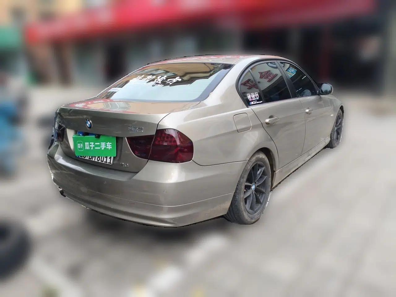 BMW 3 Series 2011 318i Leading Model — миниатюра 6
