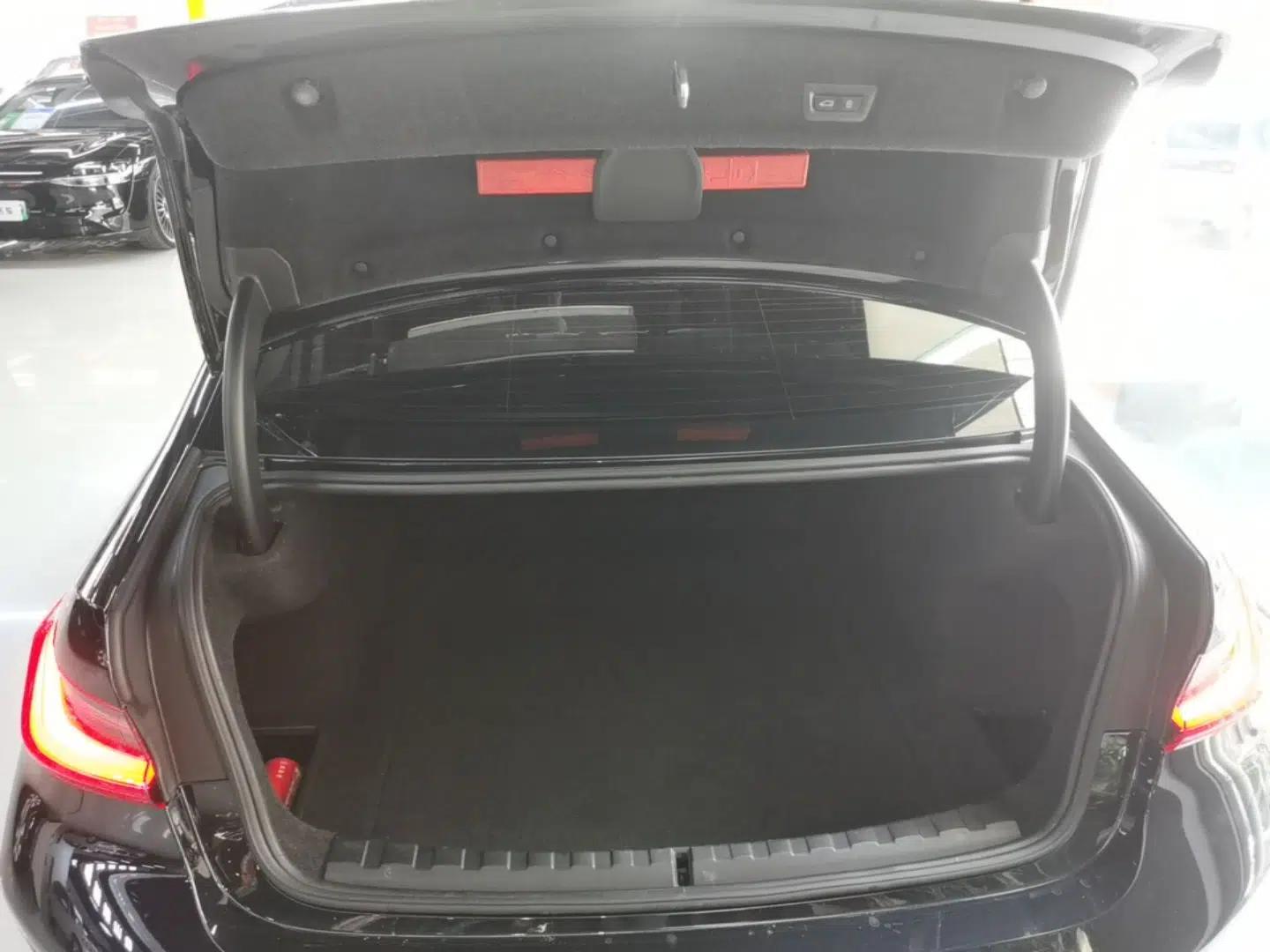BMW 3 Series 2025 325Li M Sport Package — миниатюра 27