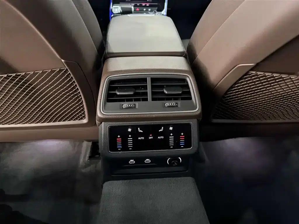 Audi A7L 2024 45TFSI S-line Dream Edition Crystal Package — миниатюра 23