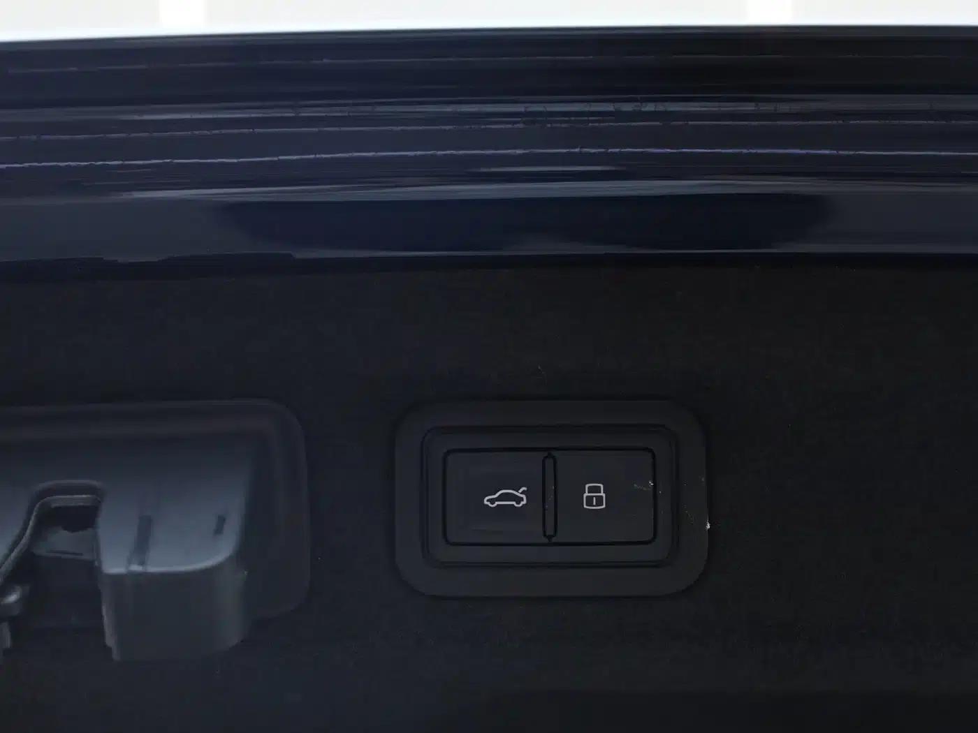 Audi A7L 2024 45TFSI S-line Dream Edition Crystal Package — миниатюра 27
