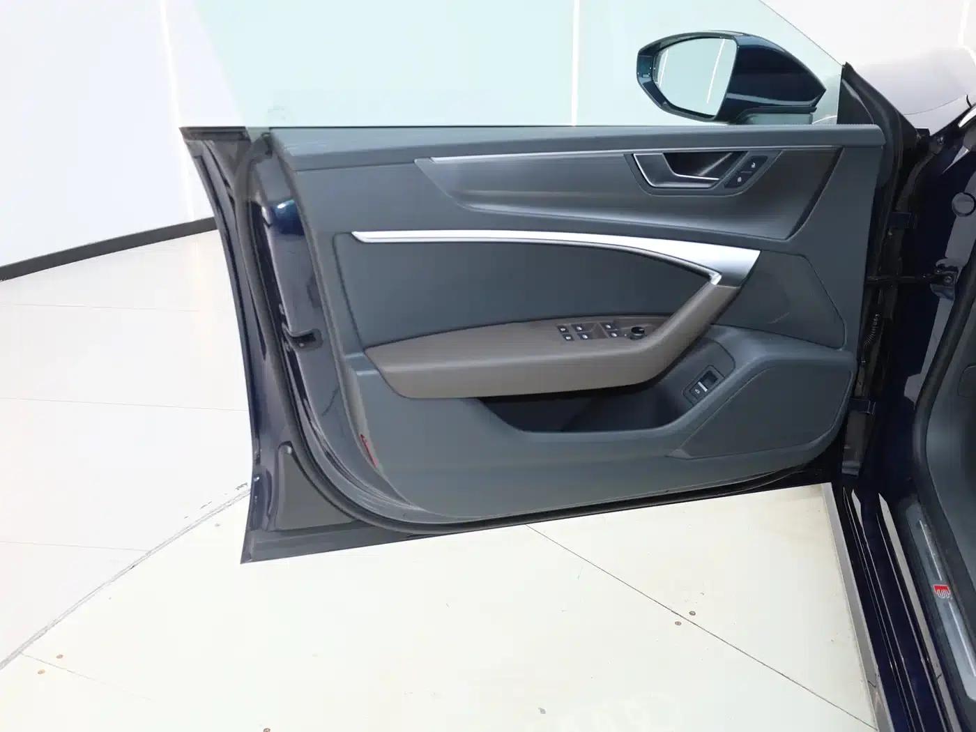 Audi A7L 2024 45TFSI S-line Dream Edition Crystal Package — миниатюра 28