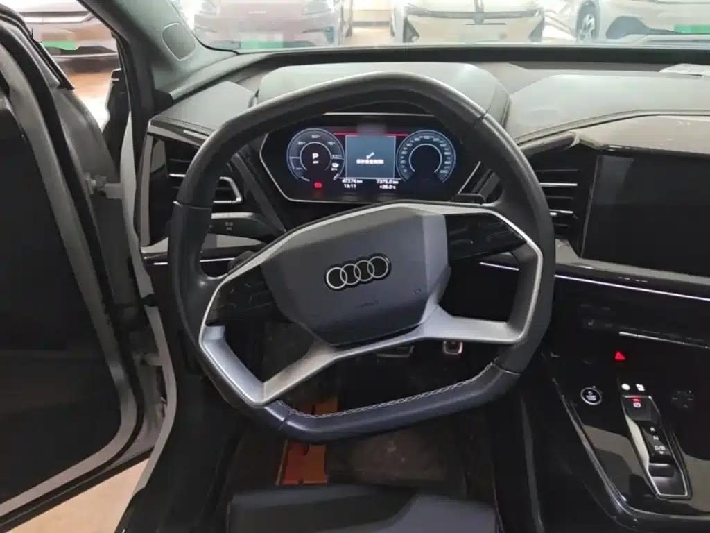 Audi Q4 e-tron 2023 Model 40 e-tron Trailblazer — миниатюра 11
