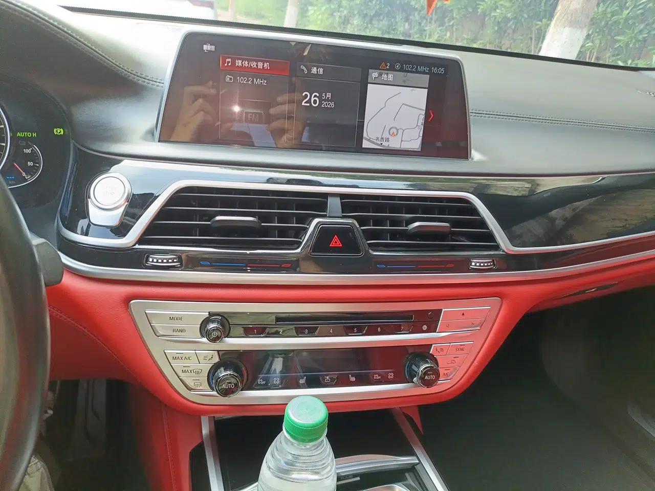 BMW 7 Series New Energy 2018 740Le xDrive — миниатюра 13