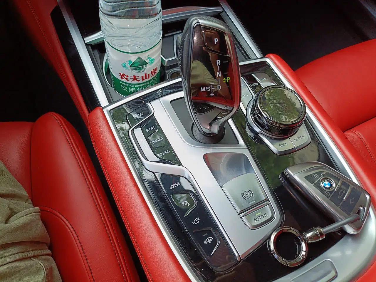BMW 7 Series New Energy 2018 740Le xDrive — миниатюра 14