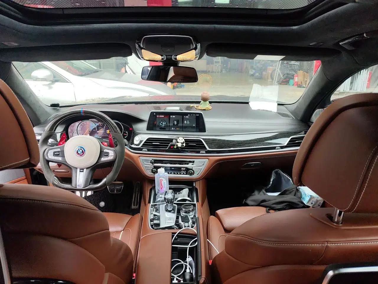 BMW 7 Series 2017 M760Li xDrive — миниатюра 18
