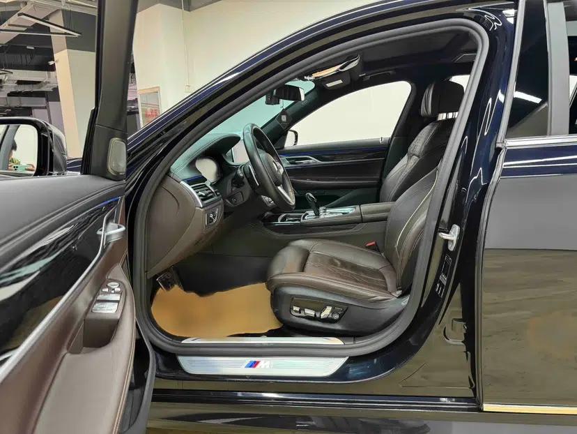 BMW 7 Series 2019 Restyled 730Li M Sport Package — миниатюра 15