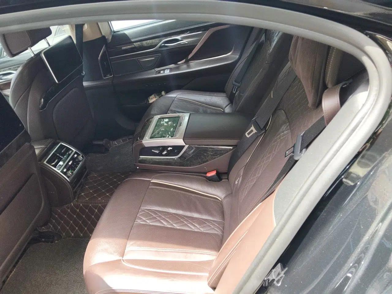 BMW 7 Series 2018 730Li Luxury Model Excellence Package — миниатюра 17