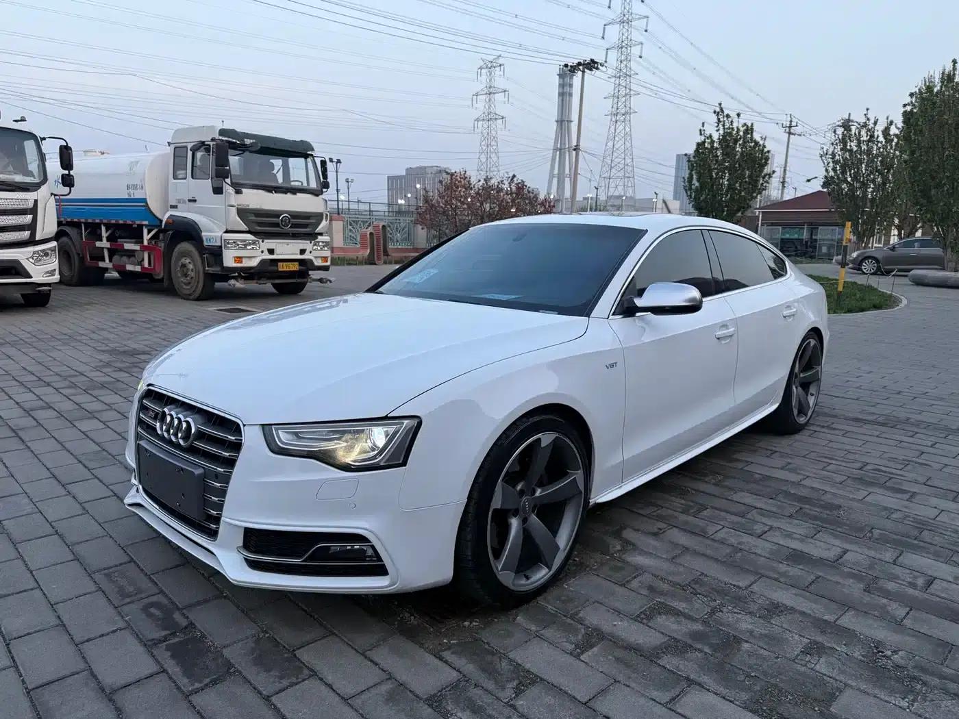 2012 Audi S5 3.0T Sportback — миниатюра 1