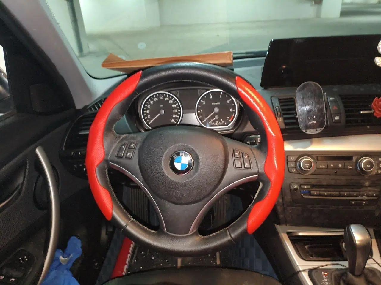 BMW 1 Series 2011 120i two-door coupe — миниатюра 10
