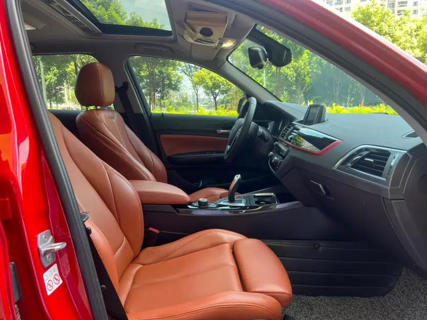 BMW 1 Series 2018 118i Sport Design Package — миниатюра 25