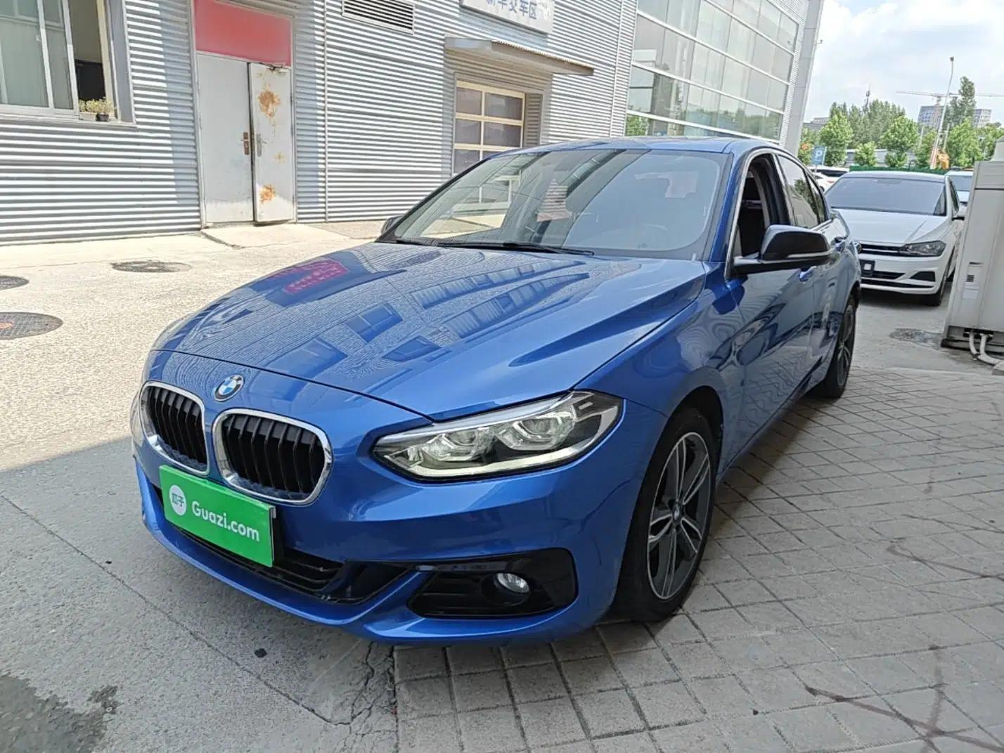 BMW 1 Series 2018 118i Sport Edition — миниатюра 1