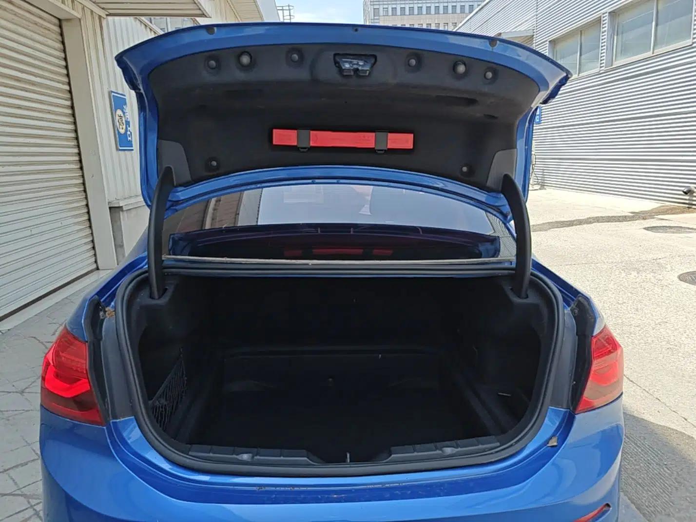 BMW 1 Series 2018 118i Sport Edition — миниатюра 22