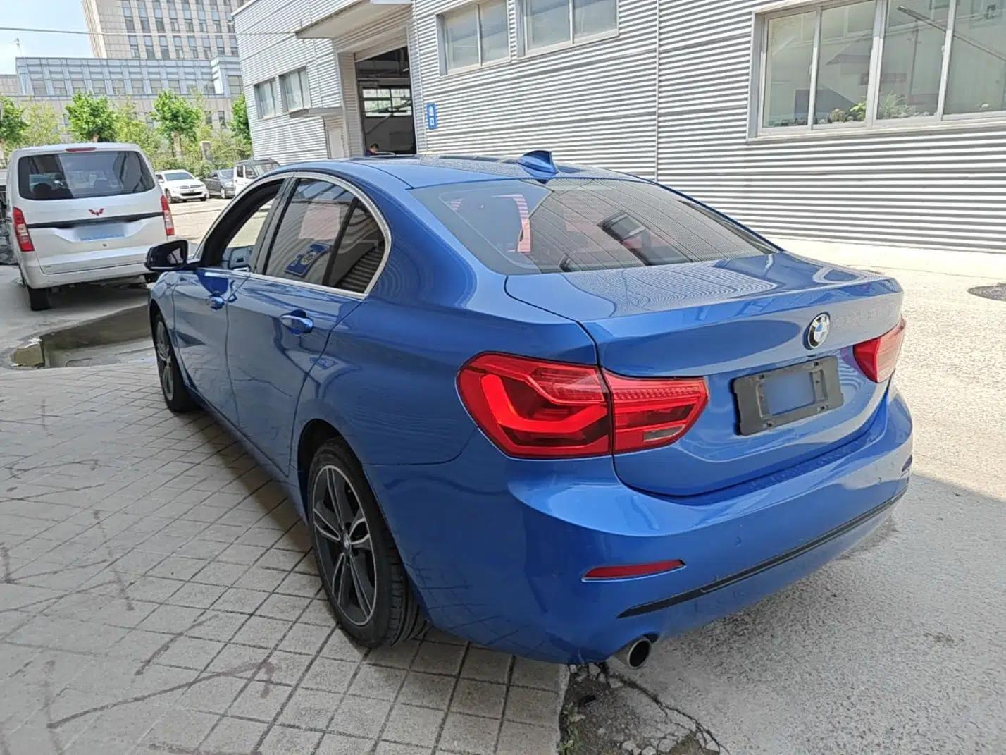 BMW 1 Series 2018 118i Sport Edition — миниатюра 4