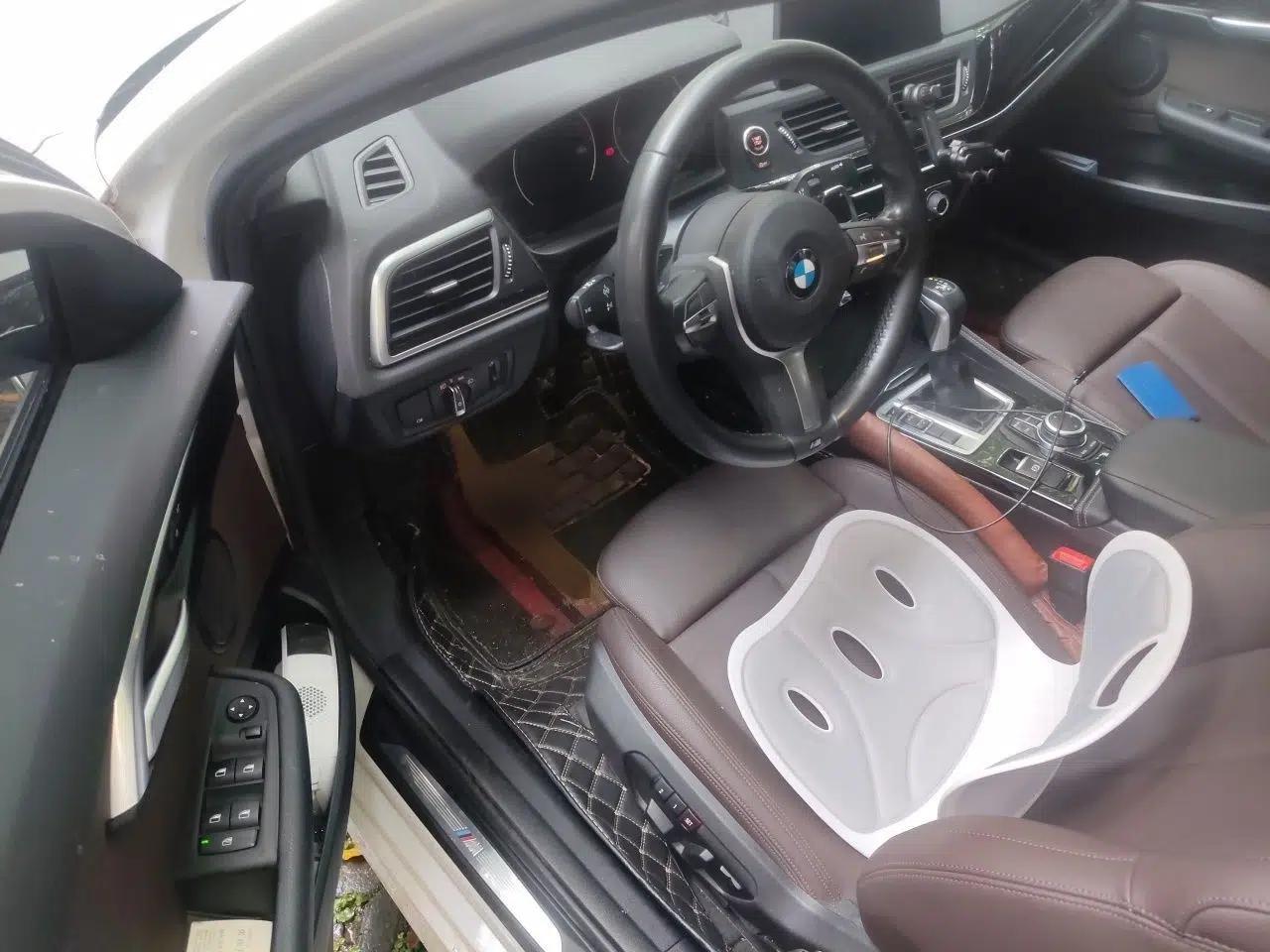 BMW 1 Series 2019 120i Leading Model M Sport Package — миниатюра 19