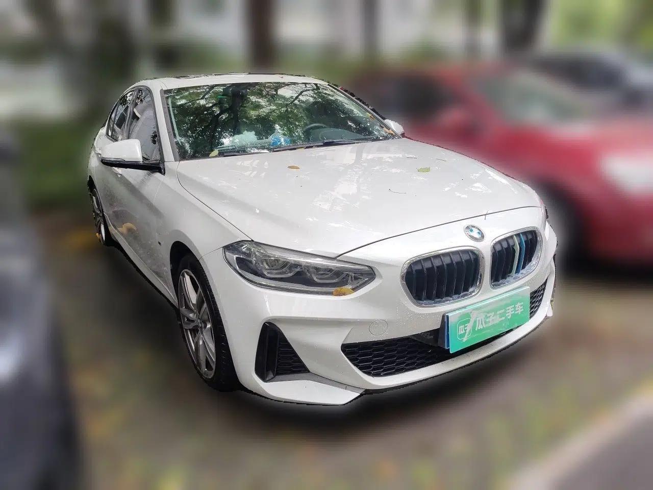 BMW 1 Series 2019 120i Leading Model M Sport Package — миниатюра 3