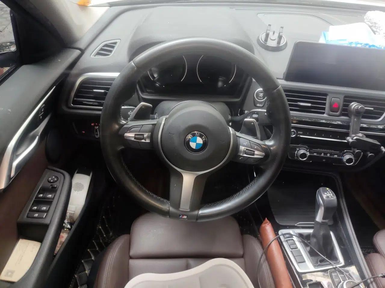 BMW 1 Series 2019 120i Leading Model M Sport Package — миниатюра 9