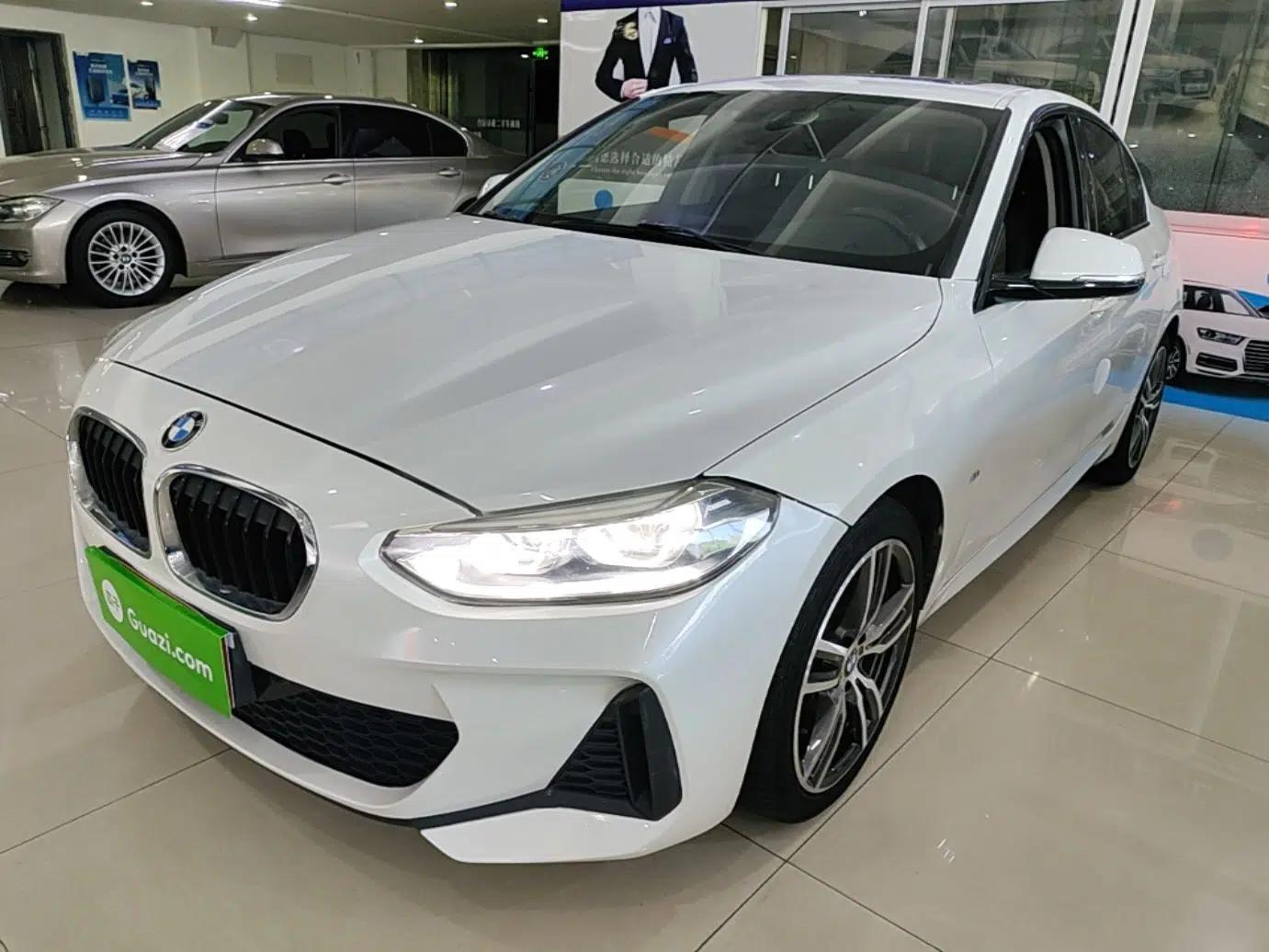 BMW 1 Series 2019 120i Leading Model M Sport Package — миниатюра 1