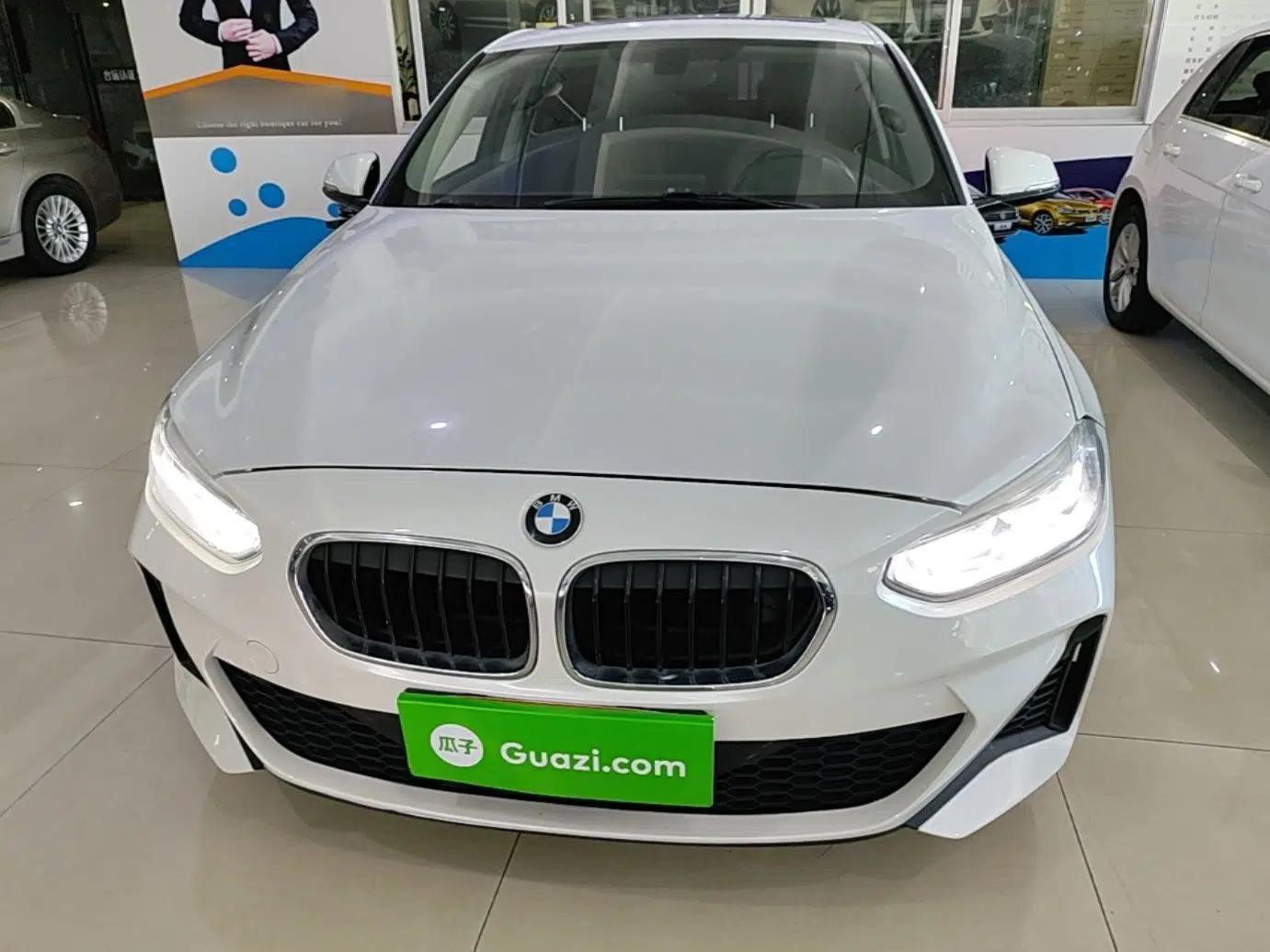 BMW 1 Series 2019 120i Leading Model M Sport Package — миниатюра 2