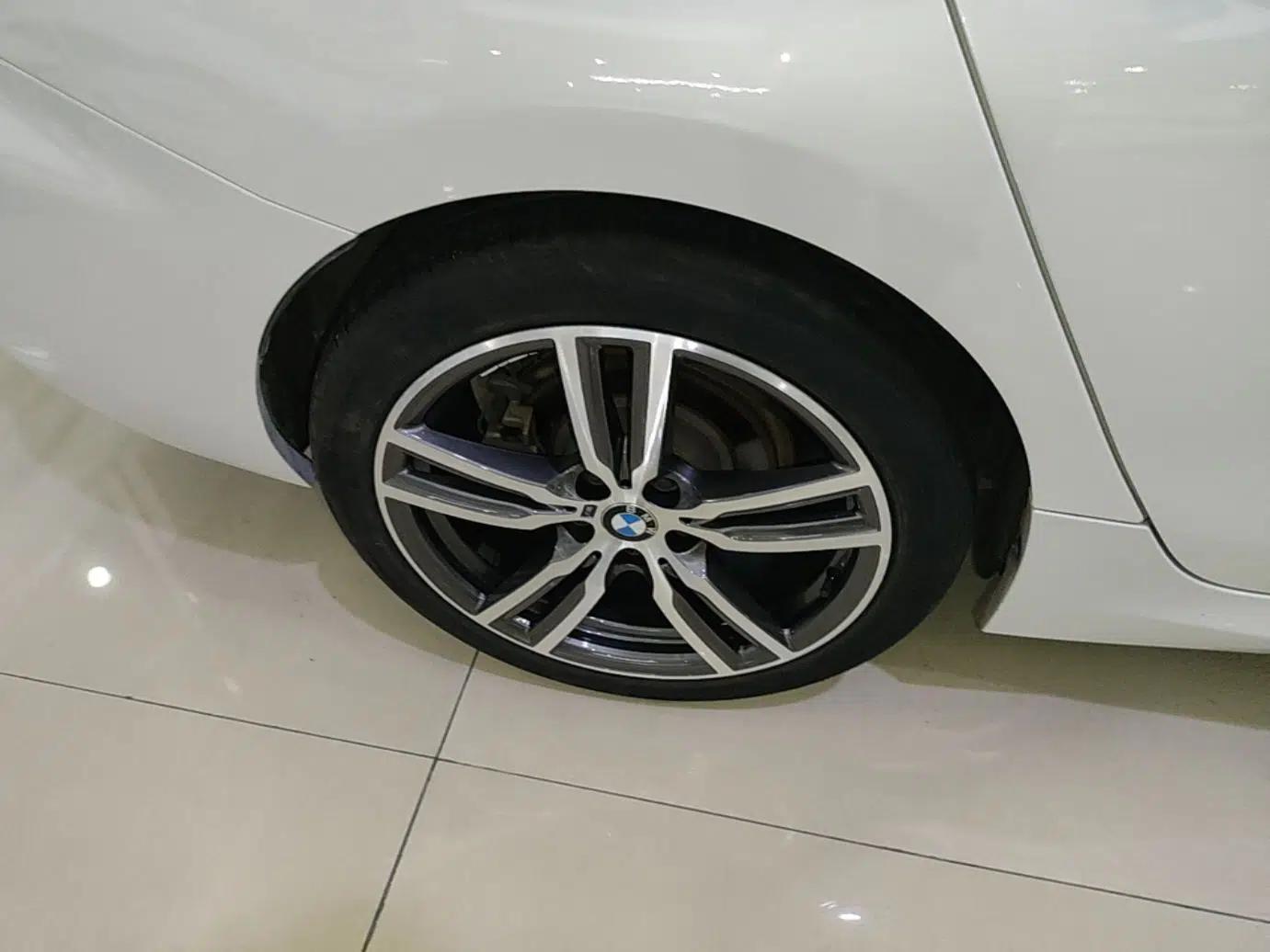 BMW 1 Series 2019 120i Leading Model M Sport Package — миниатюра 11